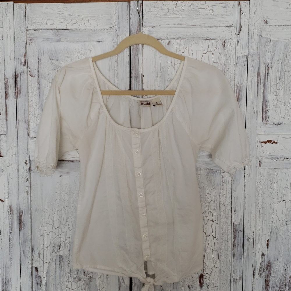 Tie knot top